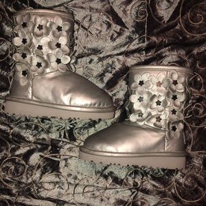 UGG silver toddler girls size 6